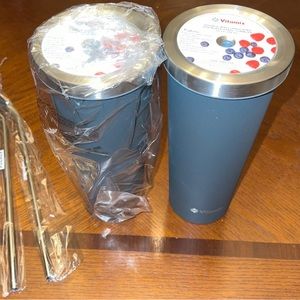 (2) Vitamix 24 oz. Tumblers w/ Straws